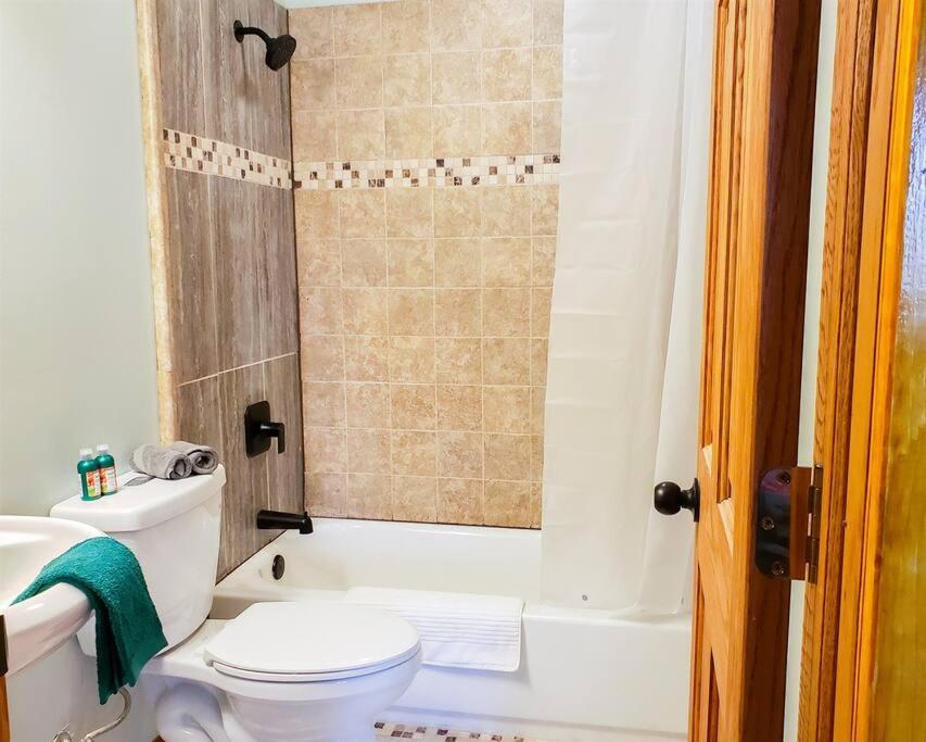 Fall Getaway Resort-3 King Suites, Dog-Friendly Seeley المظهر الخارجي الصورة