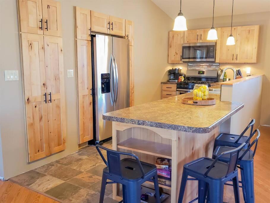 Fall Getaway Resort-3 King Suites, Dog-Friendly Seeley المظهر الخارجي الصورة